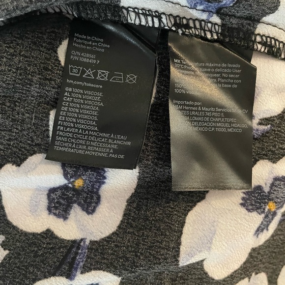 NWT H&M Floral Print Dress with Slit, Size Small, New With Tags - Picture 9 of 9